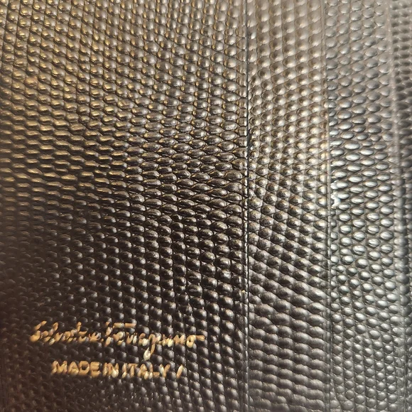 Salvatore Ferragamo Vara Vintage Wallet - Picture 10 of 12